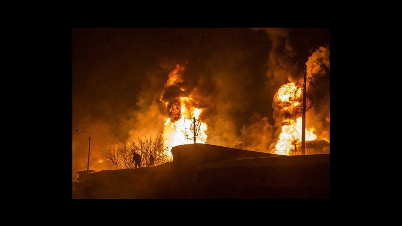 Russia, 32 vagoni con gas deragliano e prendono fuoco a Kirov