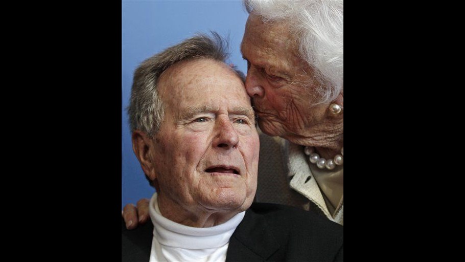 Usa, Bush senior in ospedale per bronchite, sarà dimesso a giorni