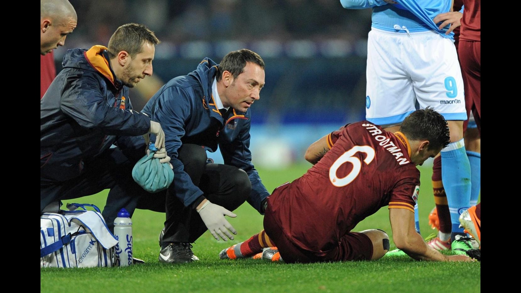 Tegola su Roma e Olanda, lesione crociato per Strootman: sarà operato. Addio Mondiali