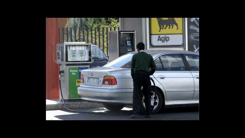 Antitrust: Con concorrenza benzina fino a 13 centesimi in meno