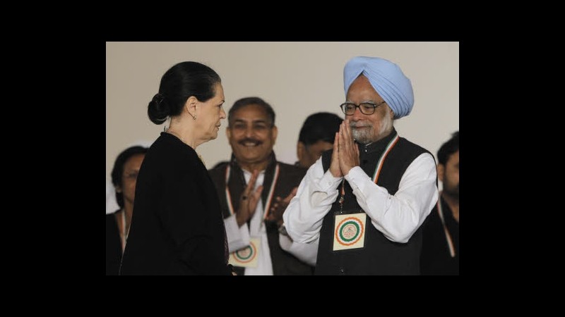 India, ragazza stuprata in fin di vita. Sonia Ghandi:Preghiamo per lei