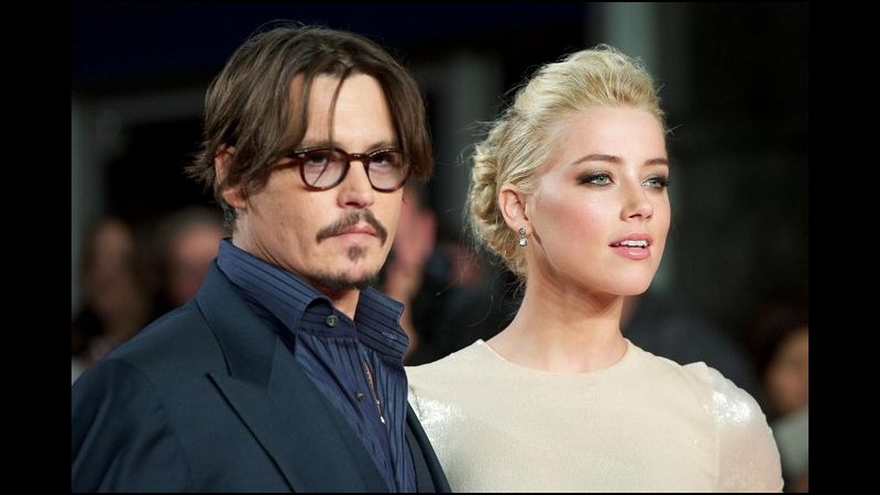 Johnny Depp dedica una spiaggia della sua isola privata a Amber Heard