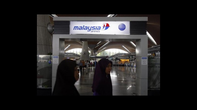 Malesia valuta terrorismo: 4 i passeggeri sospetti su aereo scomparso