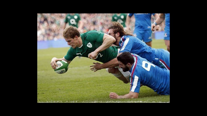 Rugby, Sei Nazioni: l’Irlanda travolge l’Italia 46-7 a Dublino, cucchiaio di legno più vicino