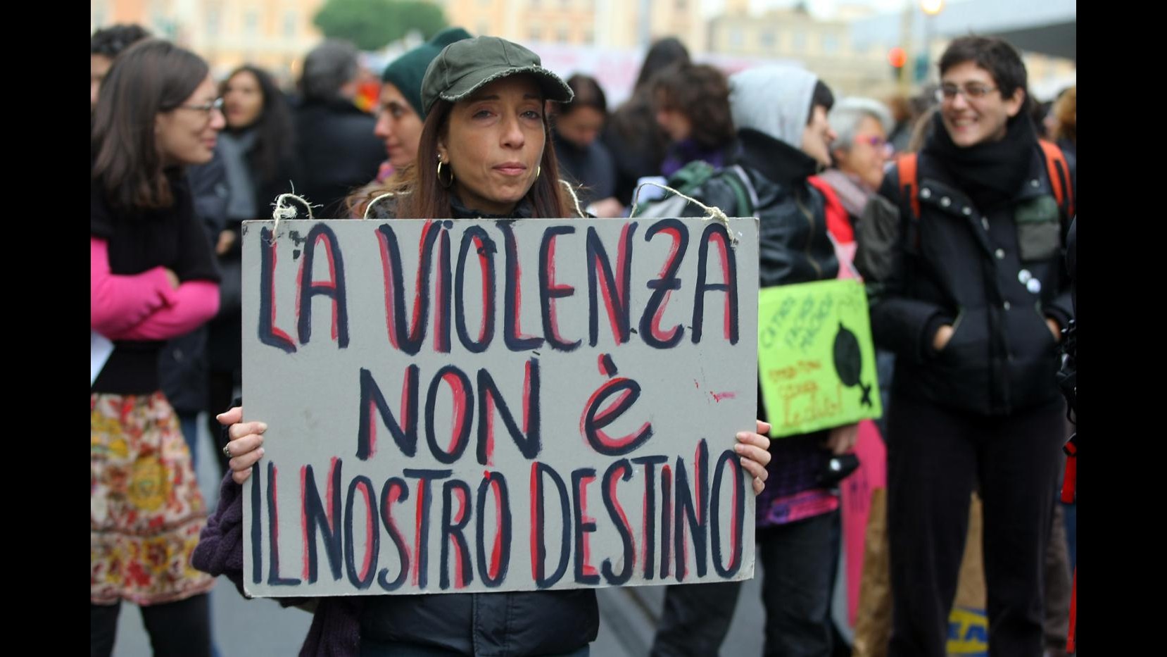 Violenza donne, giallo su abbandono sacerdozio parroco Lerici