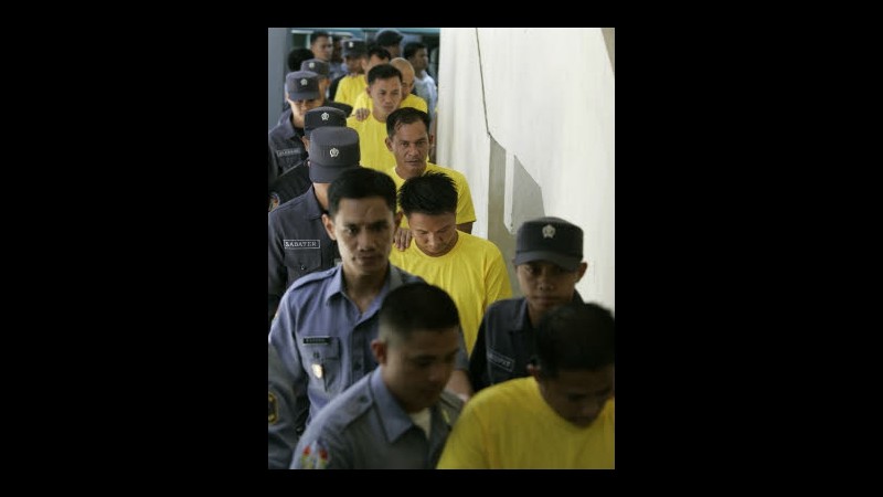 Thailandia, leader ‘magliette gialle’ rischiano carcere per fatti 2008