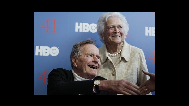 Usa, peggiorano condizioni Bush padre, alimentato con soli liquidi