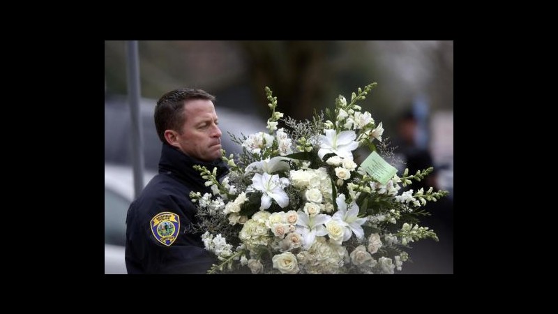Strage Newtown, agenti rimasti sotto shock, rischiano busta paga