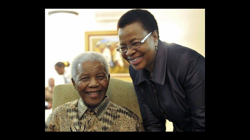Sudafrica, Nelson Mandela dimesso dall’ospedale di Johannesburg