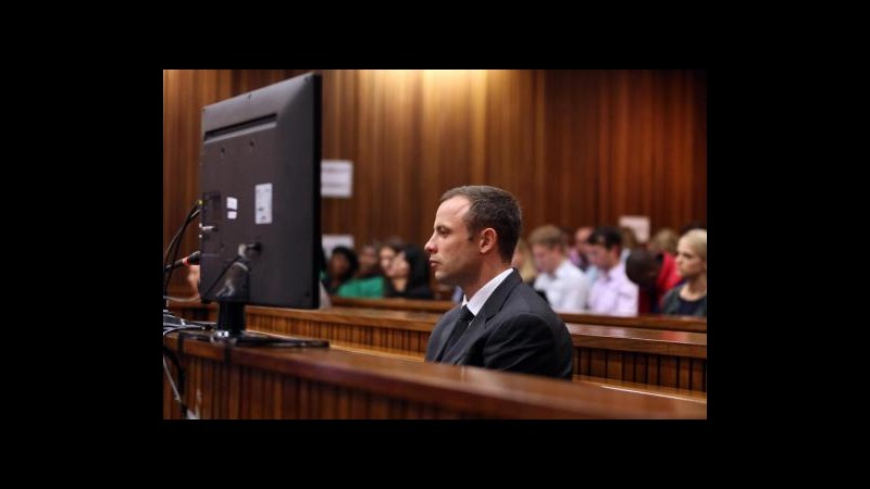 Pistorius, ex fidanzata: Mi svegliava per rumori in casa,estraeva arma
