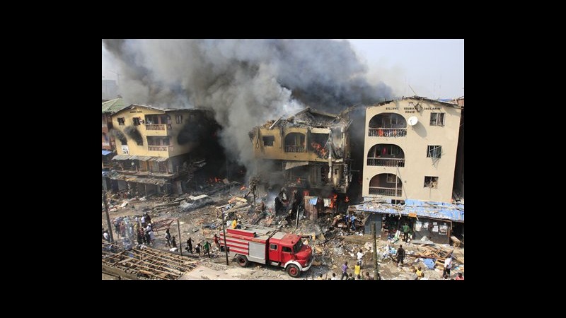 Nigeria, esplode magazzino fuochi d’artificio a Lagos, feriti