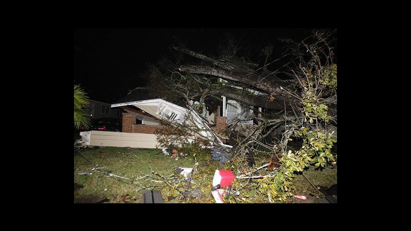 Usa, tempesta di Natale con tornado e vittime, punta verso costa Est