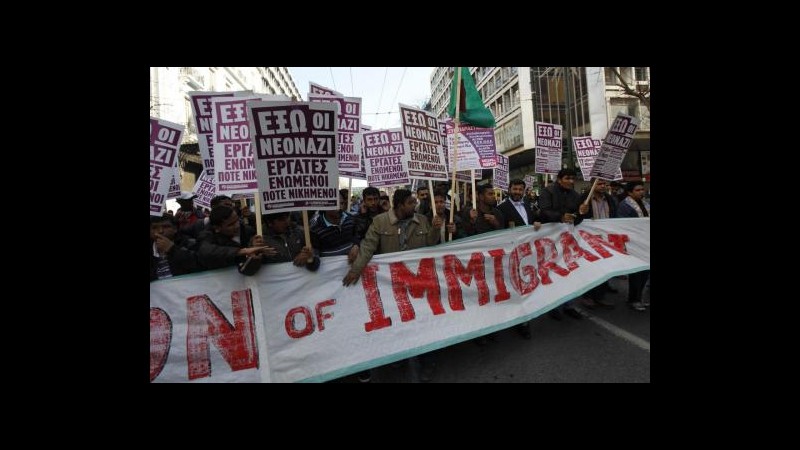 Grecia, picchiano 2 immigrati e ne derubano un altro: arrestati 22enni