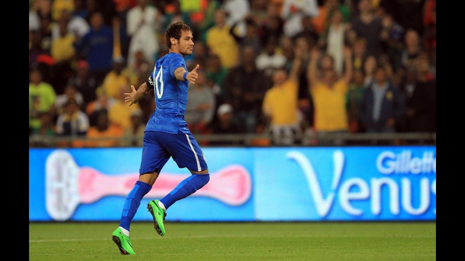 Neymar show, tris al Sudafrica e il Brasile vola: 0-5. Inghilterra fatica, Argentina non brilla