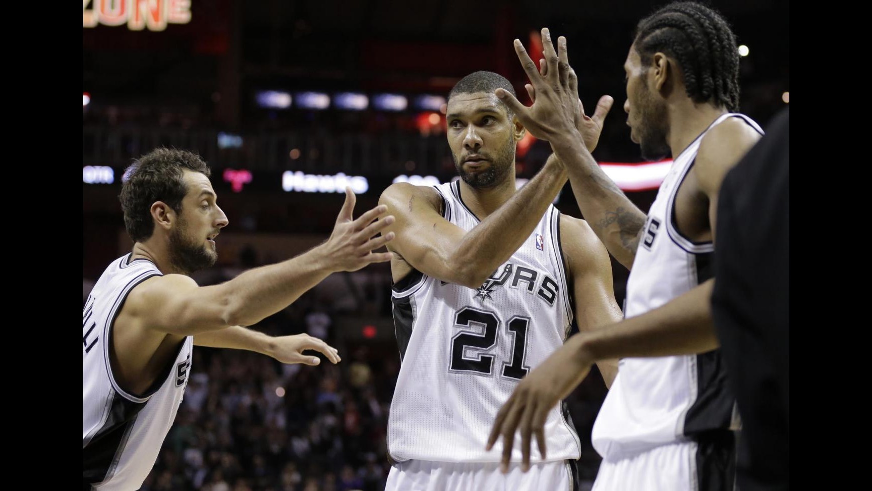 Nba: 11 punti per Belinelli, San Antonio supera Cleveland. Miami e Indiana cadono, Durant trascin Oklahoma con 42 punti