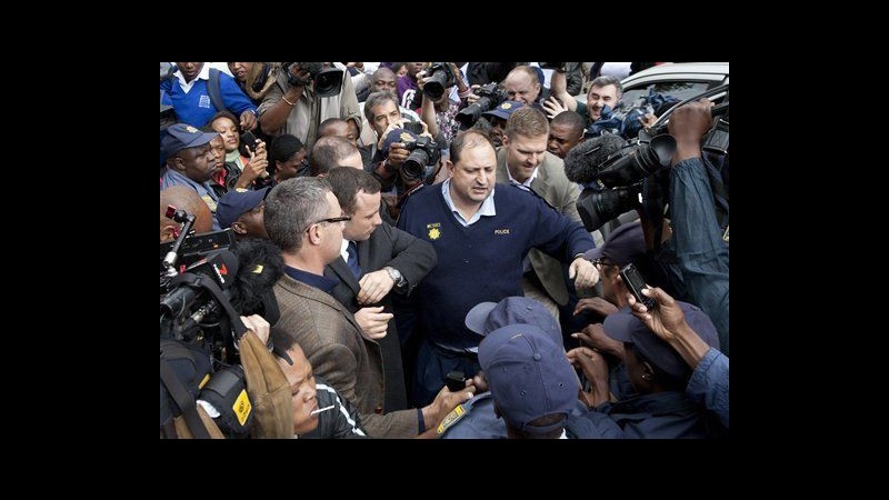 Pistorius, terzo giorno processo: proseguono interrogatori testimoni