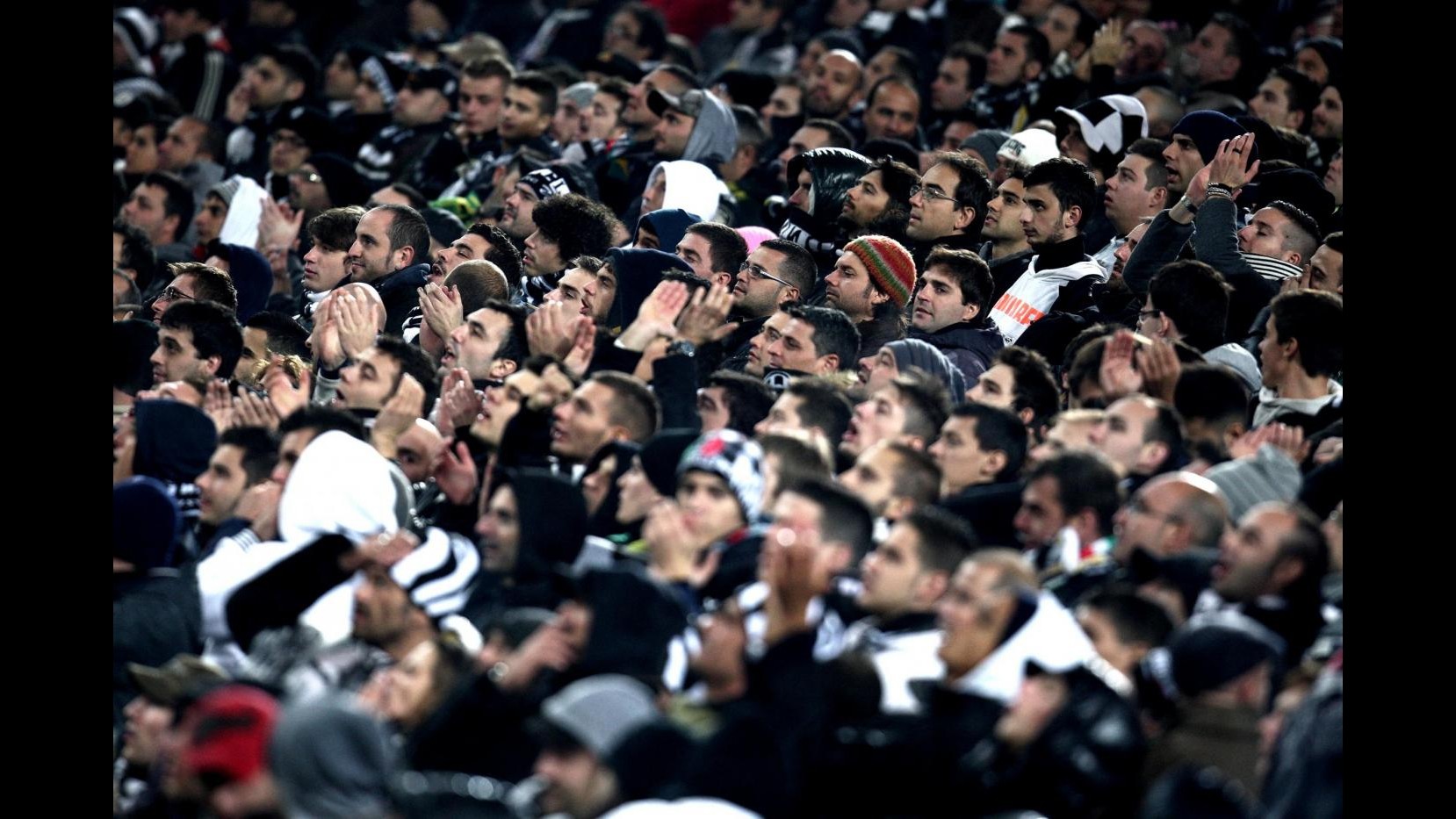 Striscioni su tragedia Superga: 3 tifosi Juve denunciati, Daspo per due anni