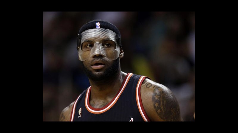 Basket, Nba: career-high per LeBron, ne fa 61 e Miami vince. Detroit ok, ma solo panchina per Datome