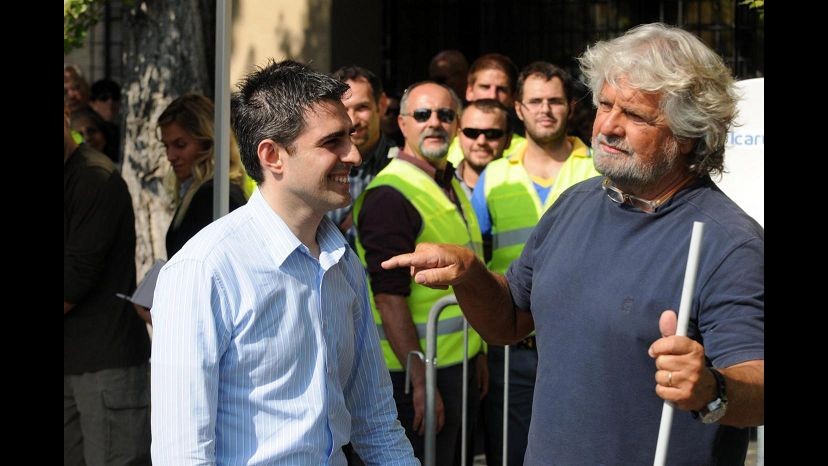 Botta e risposta Grillo-Pizzarotti. Il leader: Incontro non concordato. Il sindaco: Se fare rete non va bene, fate voi
