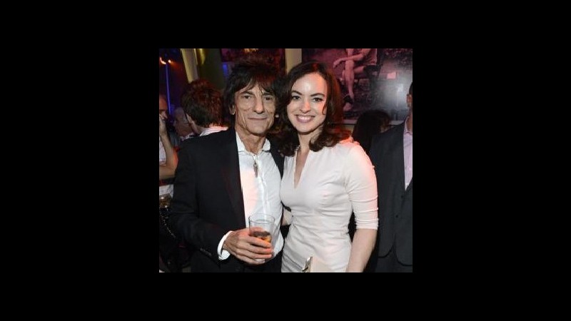 Si è sposato il chitarrista dei Rolling Stones, la moglie ha 34 anni