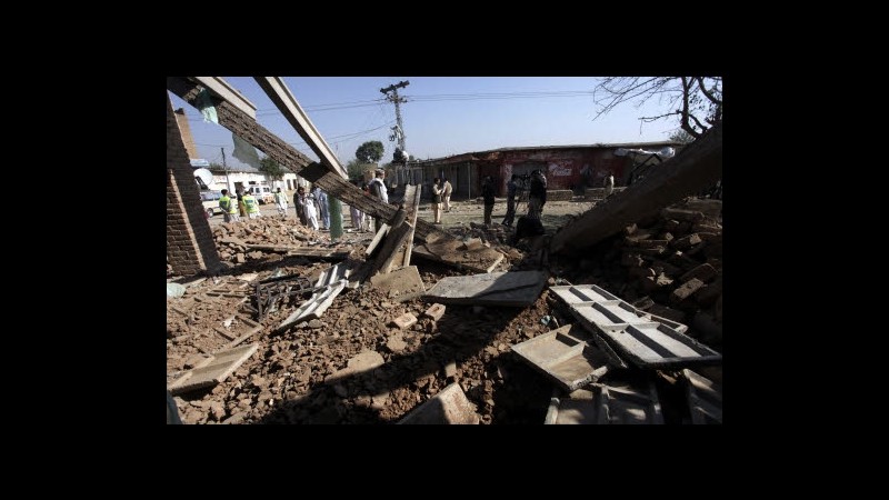 Pakistan, attentatore si fa esplodere durante raduno politico: 8 morti