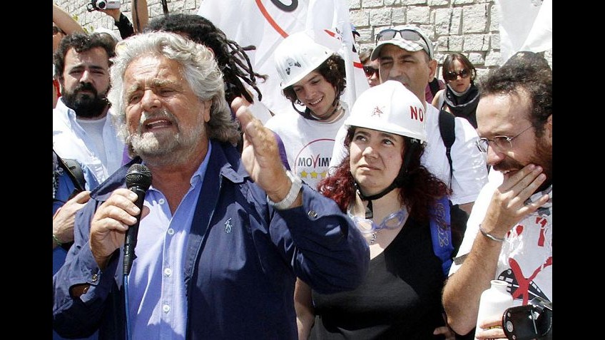 Tav, Beppe Grillo condannato a quattro mesi per violazione sigilli baita