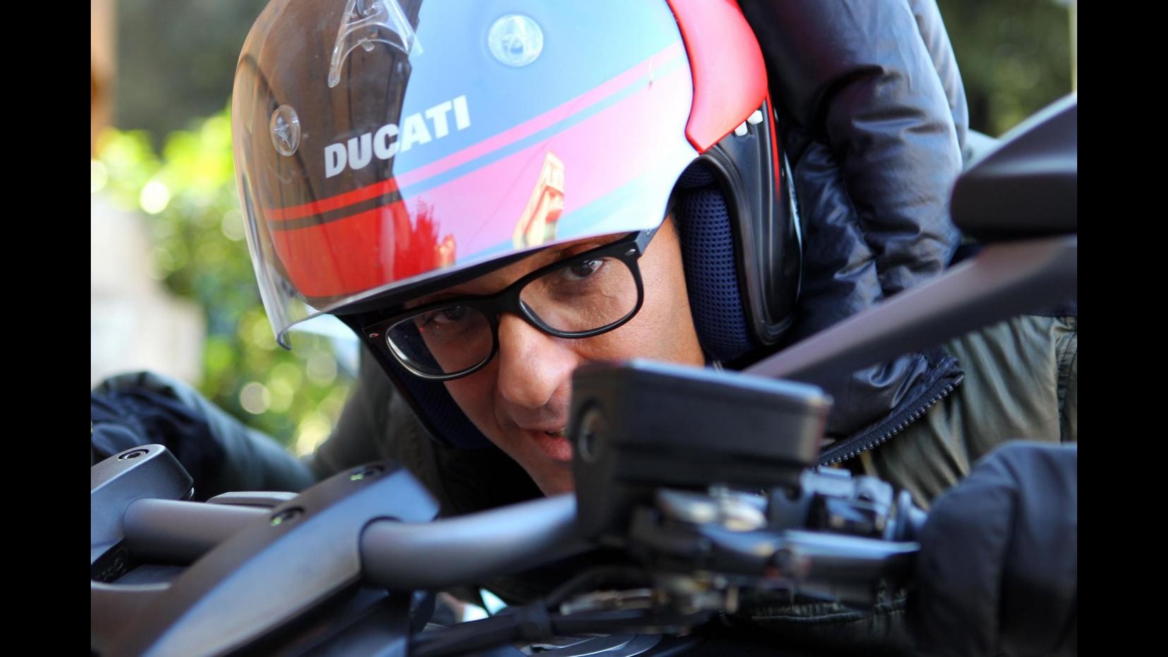 Incidente in moto per Fiorello: in codice rosso ma non pericolo di vita