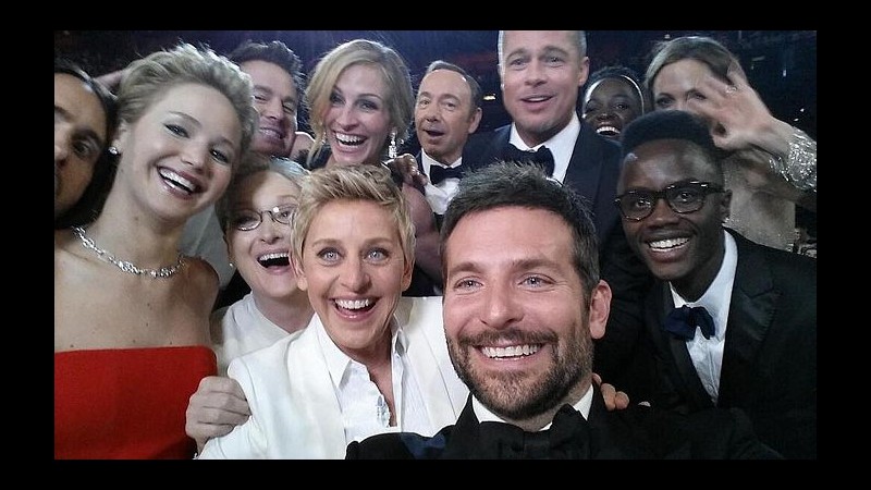 Oscar, selfie di Ellen DeGeneres è record: oltre 2 milioni di retweet