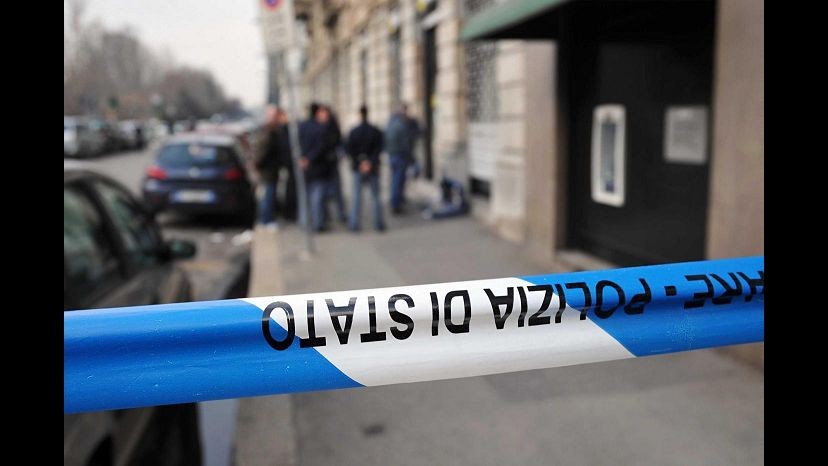 Milano, 72enne spara a moglie e poi si uccide con un colpo di pistola