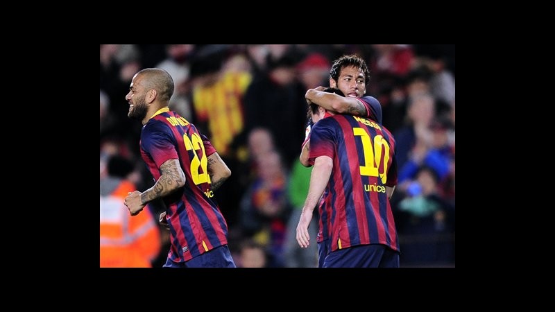Liga, riscatto Barcellona: 4-1 all’Almeria, Real Madrid a -1