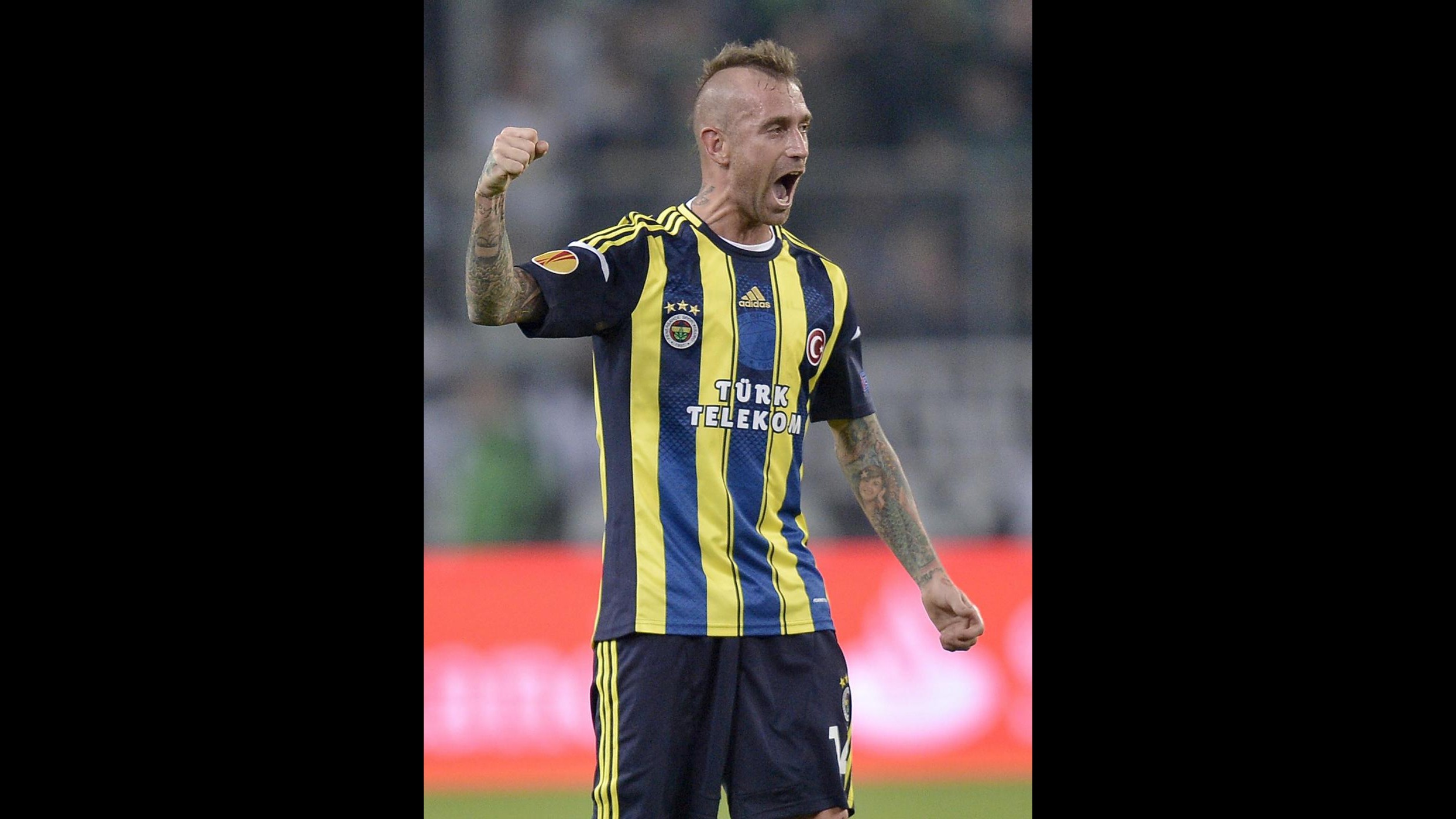 Turchia: maxi squalifica per Meireles del Fenerbahce, 11 turni