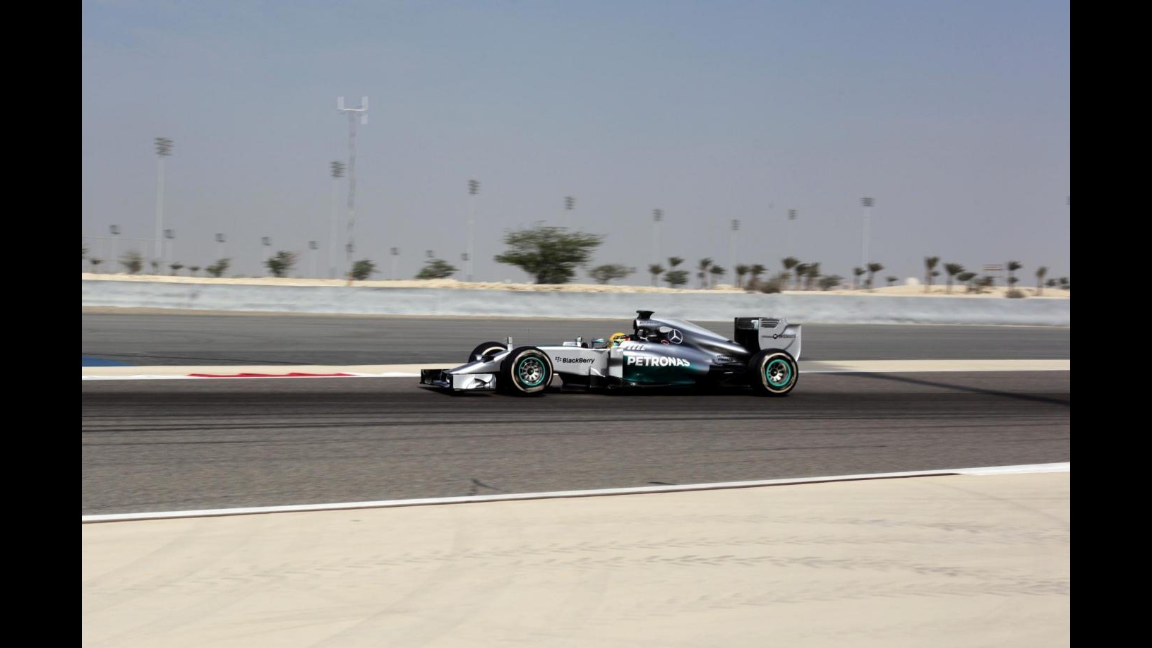 F1, test in Bahrain: Hamilton chiude davanti a tutti, Alonso è terzo