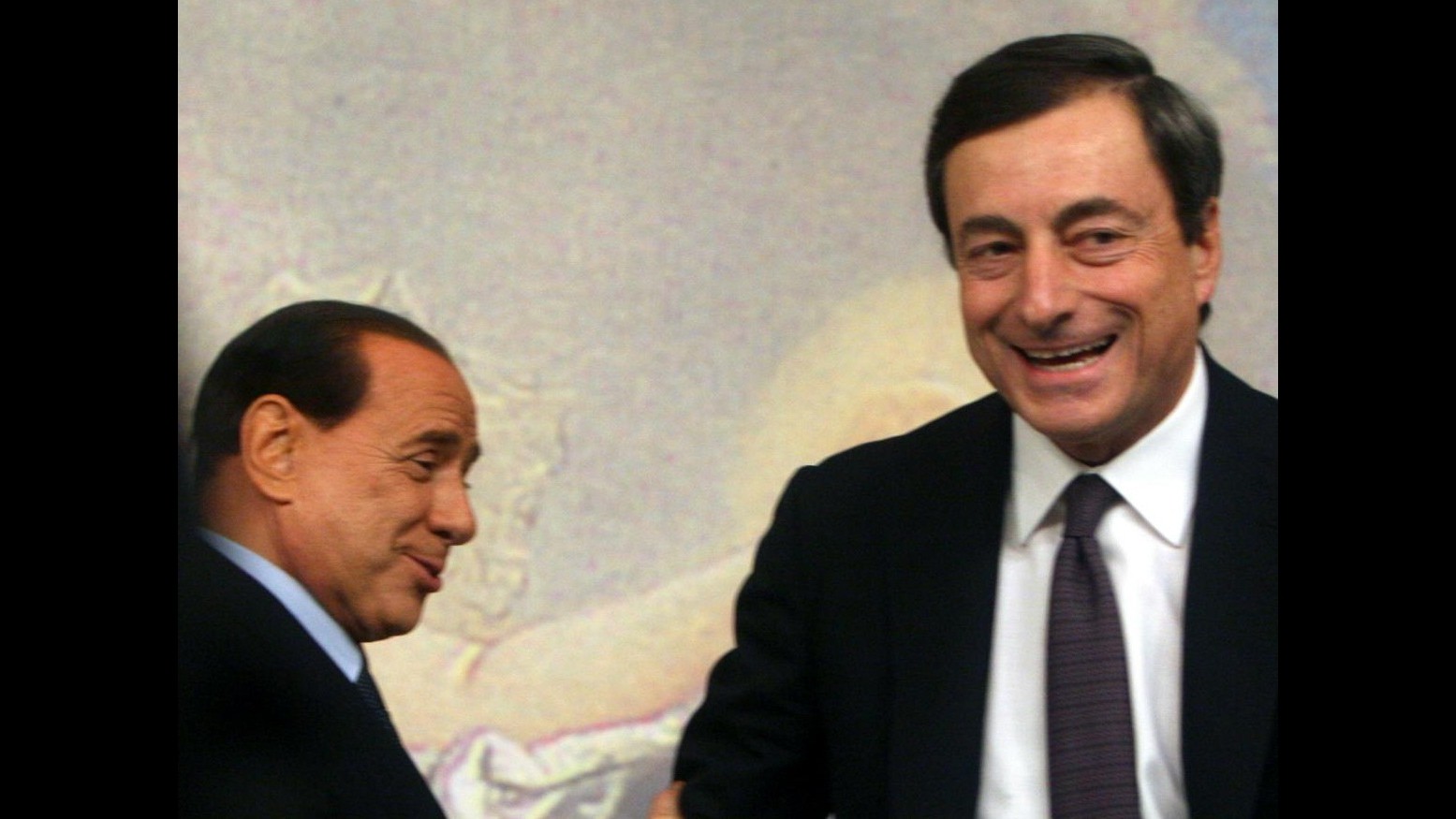 Berlusconi: Avevo un dinosuaro nel cilindro, ma Draghi mi disse di no
