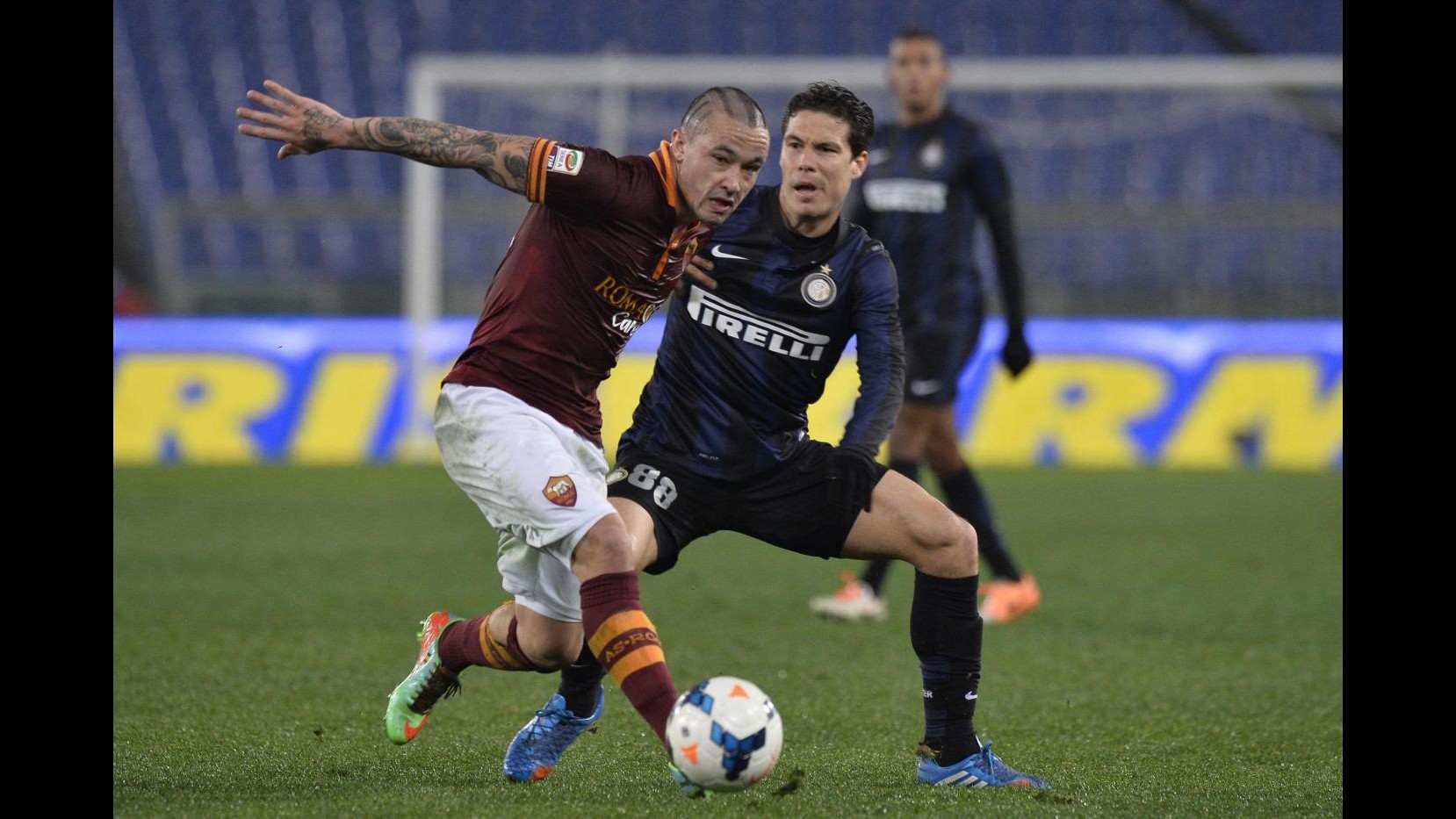 Serie A, Roma e Inter deludono: 0-0 all’Olimpico, arbitro non vede pugni di De Rossi e Juan Jesus