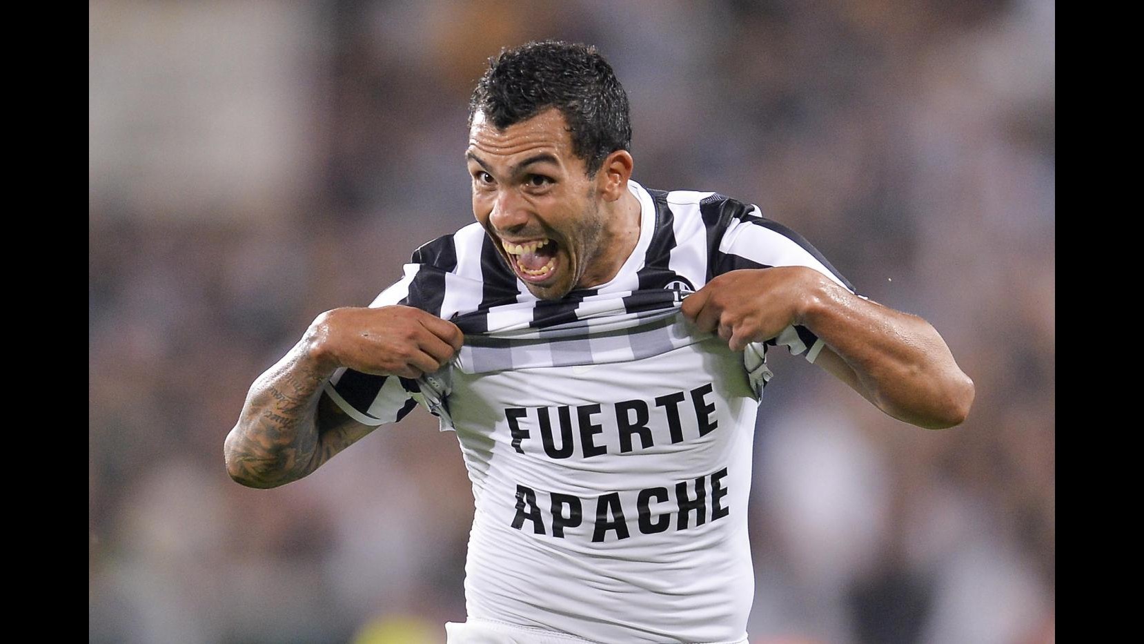 Calcio, Fifa: ok velo, no a moviola in campo e modifica tripla sanzione. Divieto anche per foto e slogan sotto maglie