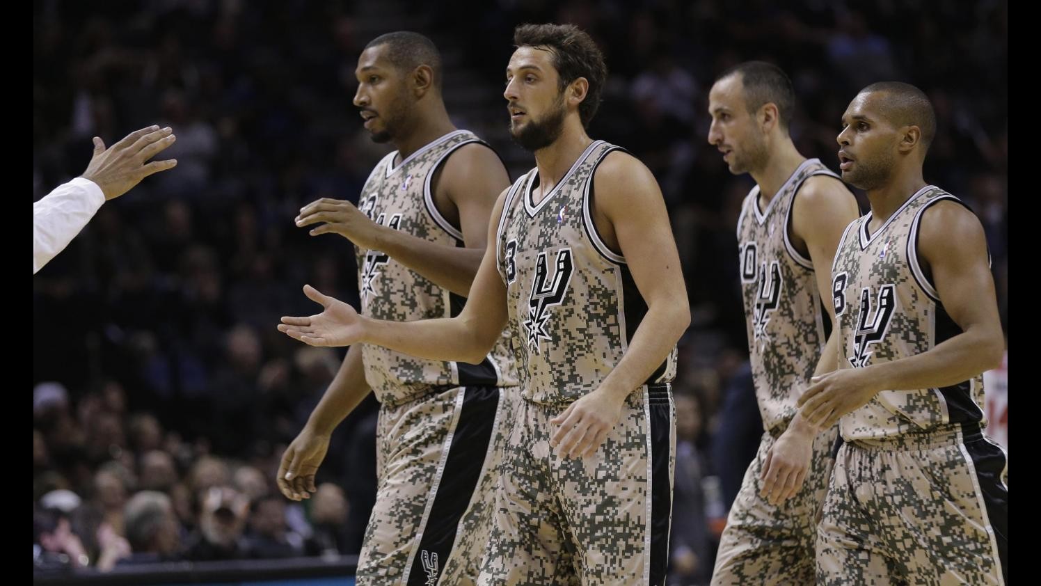 Nba, Belinelli segna 14 punti: San Antonio batte Charlotte. Vincono Oklahoma e Lakers