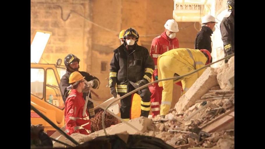 Crolla palazzina nel torinese, sei feriti: tra loro due bimbe