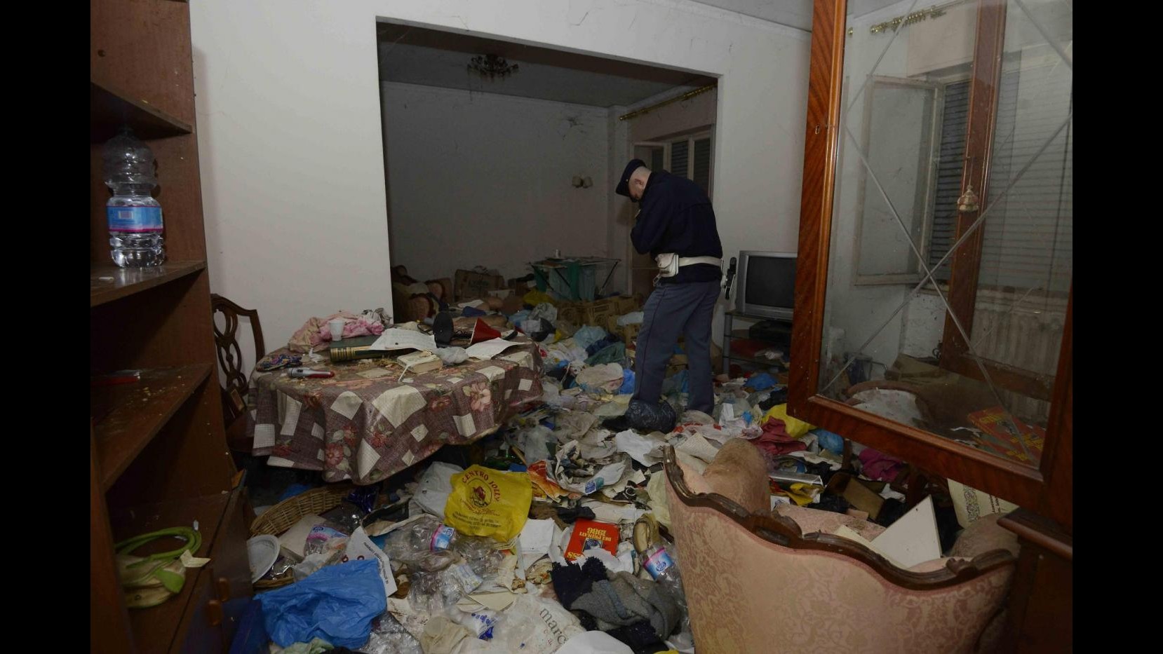 Napoli, segregata in casa dalla madre da 8 anni: salvata dalla polizia
