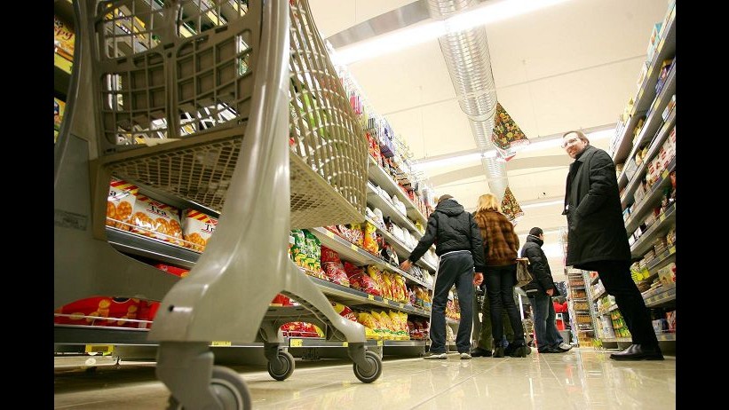 Inflazione, Istat: Brusca frenata a febbraio, +0,5% su anno. Rallenta carrello spesa