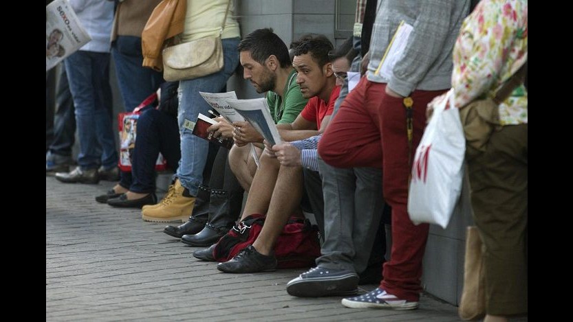 Lavoro, disoccupazione record al 12,9%Renzi twitta: Subito Jobs Act