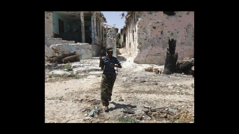 Somalia, autobomba vicino sala da tè a Mogadiscio: 11 morti