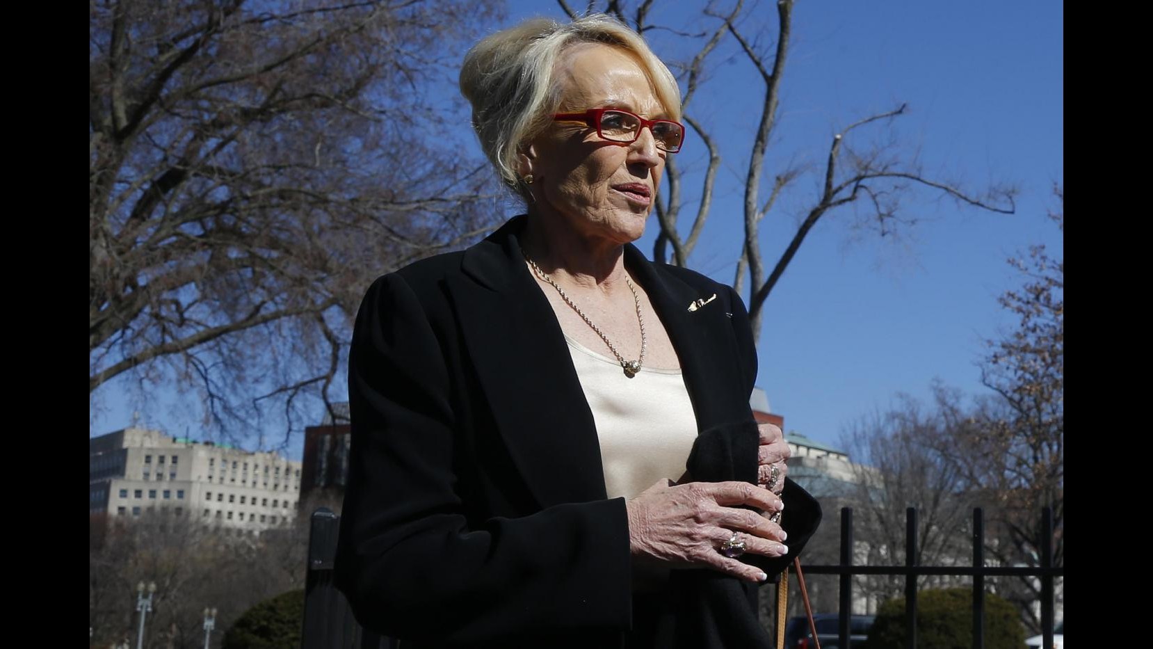 Usa, governatrice Arizona oppone veto a legge che nega servizi ai gay
