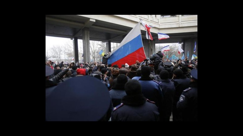 Ucraina, sede Parlamento Crimea occupata da dimostranti pro russi