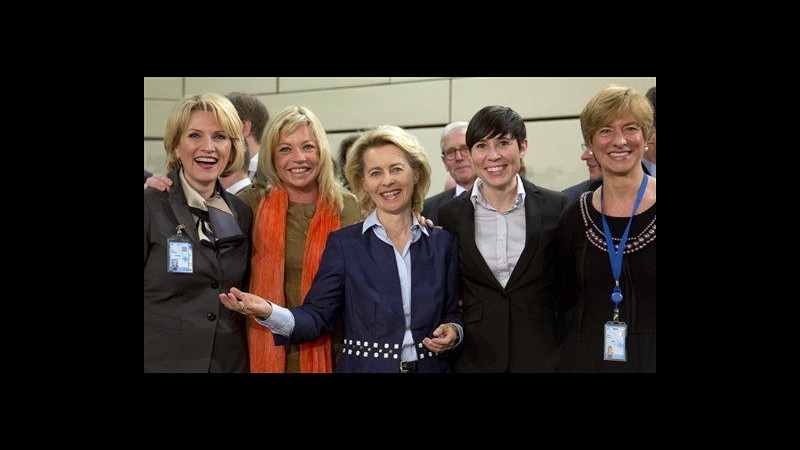 Nato, Pinotti fa scattare record: mai così tante donne ministri Difesa