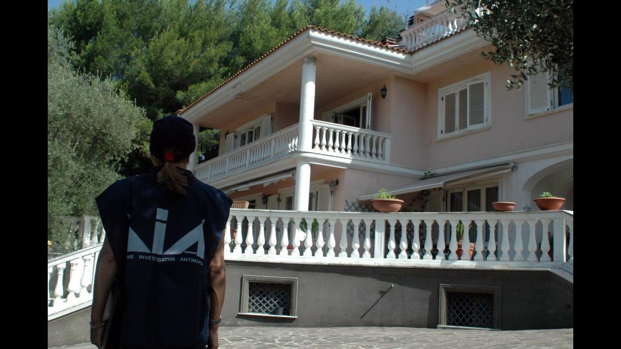 Camorra, fermati per estorsione 4 affiliati clan Moccia a Napoli