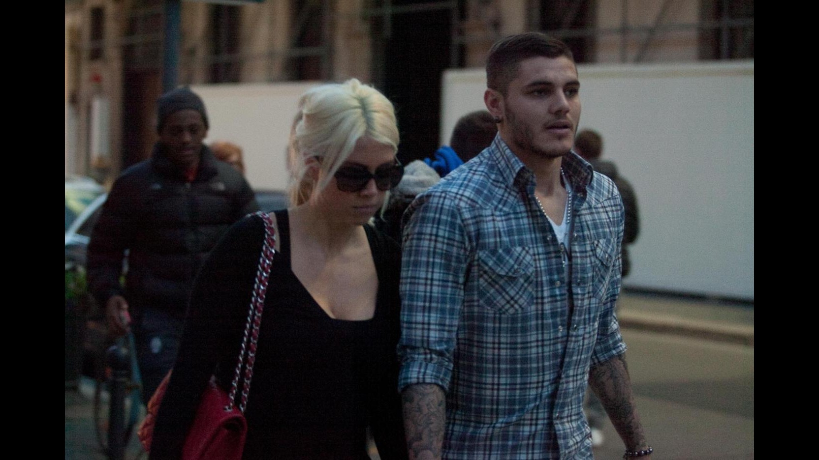 Icardi con la sua Wanda, shopping d’amore. Lui country, lei urban chic