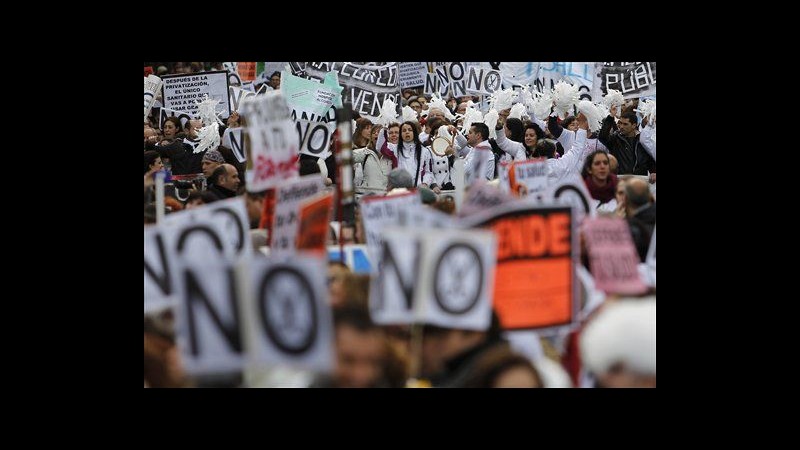 Spagna, Rajoy difende politiche austerità dopo un anno di governo