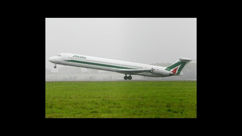 Alitalia, compagnia chiede a sindacati ulteriori tagli per 48 mln