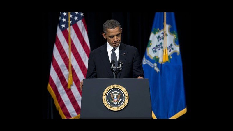 Strage Newtown, Obama: Il giorno più difficile di mia presidenza