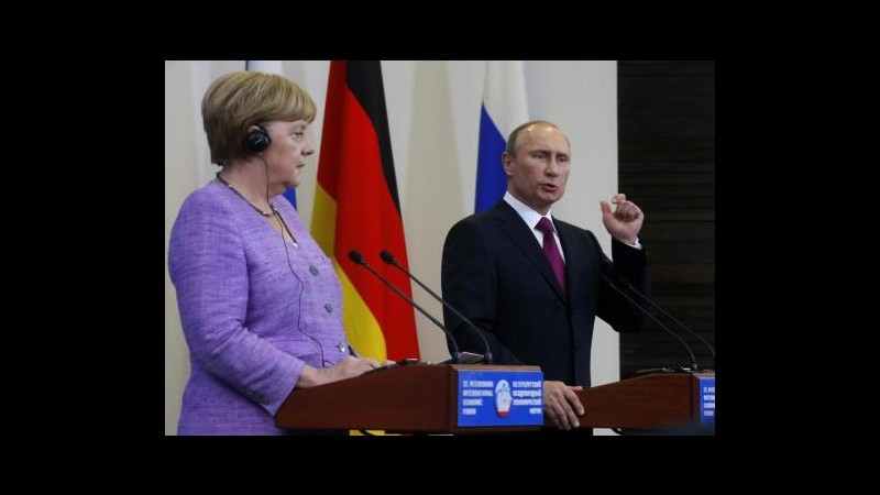 Ucraina, telefonata Merkel-Putin: Salvaguardare integrità territoriale